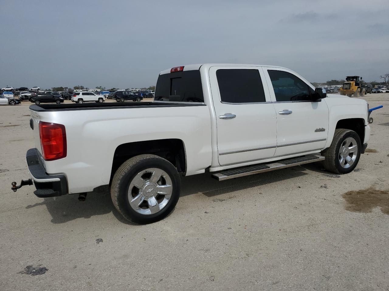 Photo 2 VIN: 3GCPCTEC2JG159903 - CHEVROLET SILVERADO 