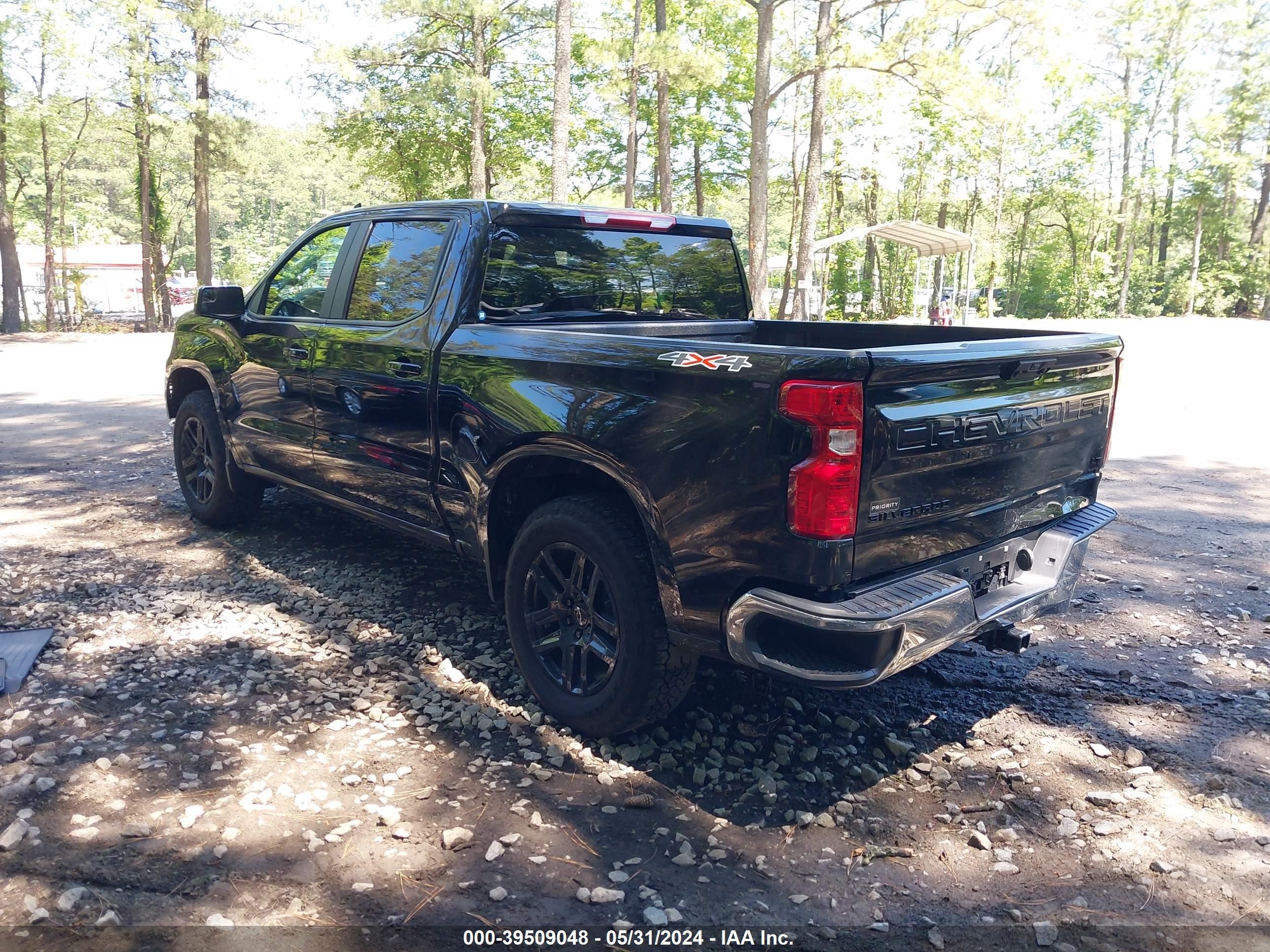 Photo 2 VIN: 3GCPDDEK6PG240762 - CHEVROLET SILVERADO 