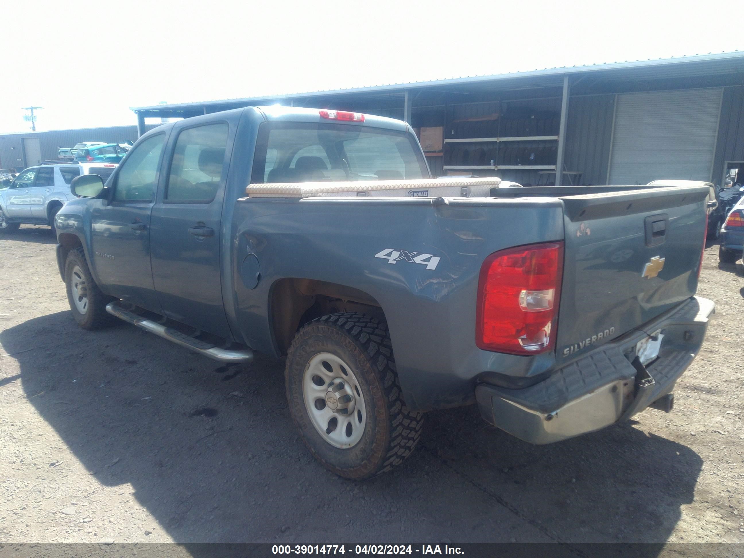 Photo 2 VIN: 3GCPKPE77DG330114 - CHEVROLET SILVERADO 