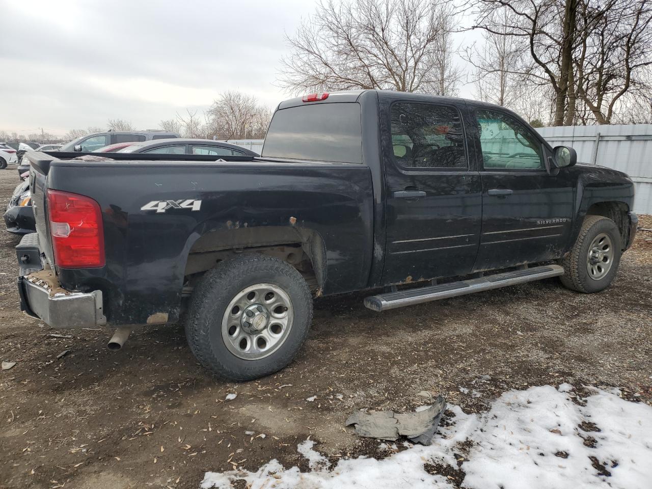 Photo 2 VIN: 3GCPKREA6BG131981 - CHEVROLET SILVERADO 