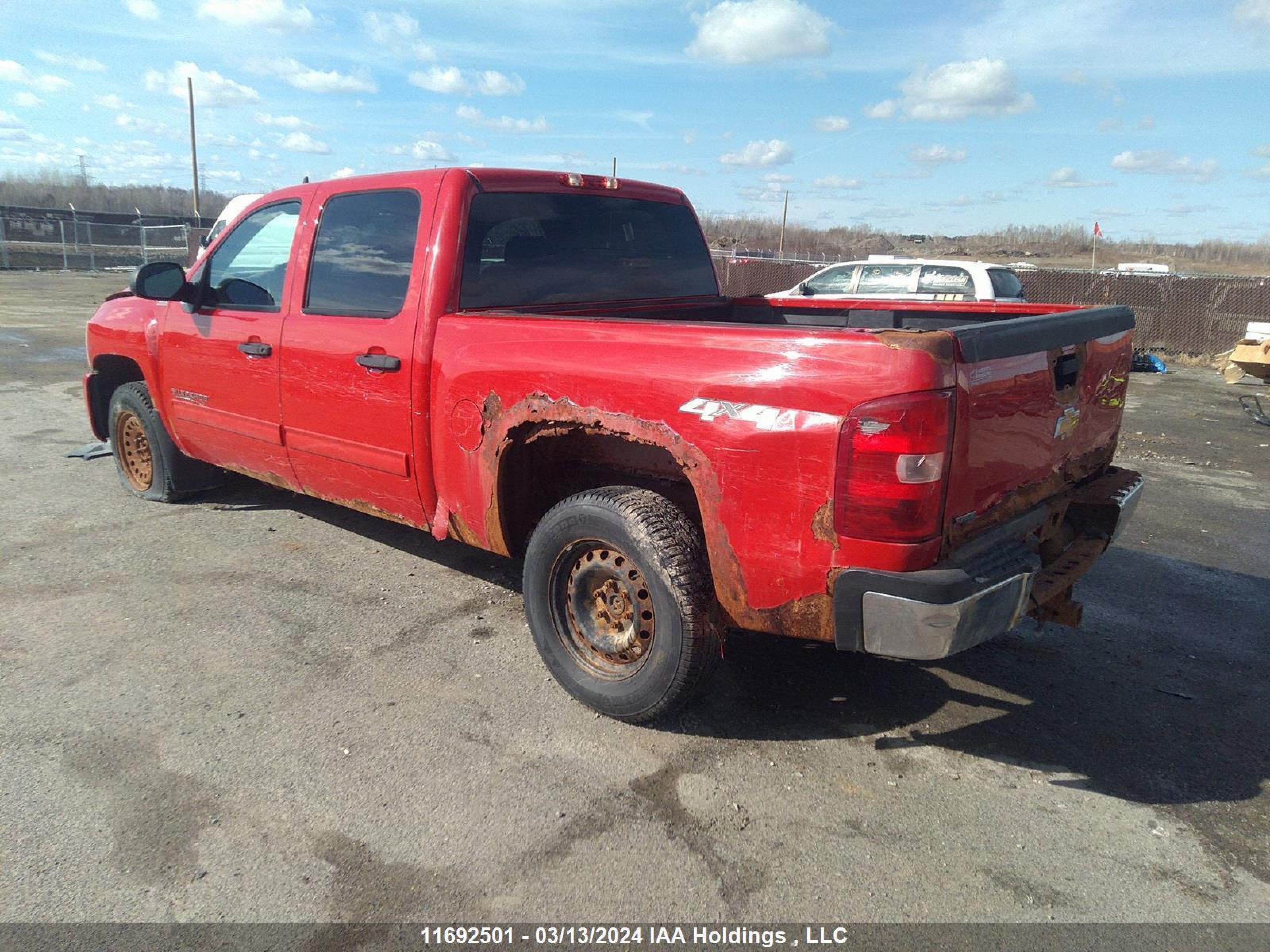 Photo 2 VIN: 3GCPKREA7BG376319 - CHEVROLET SILVERADO 