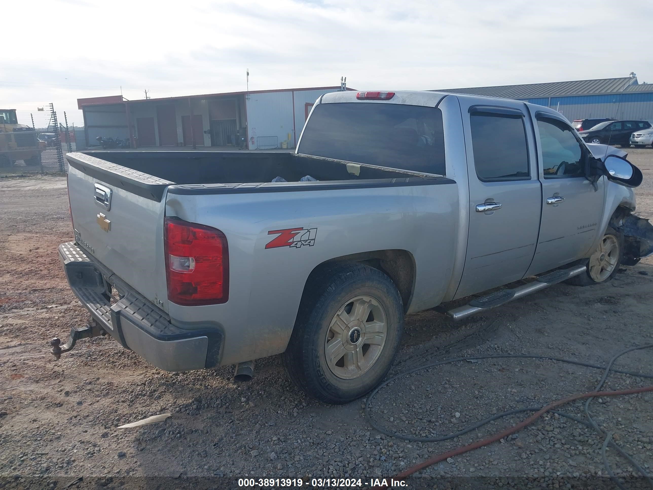 Photo 3 VIN: 3GCPKSE30BG198164 - CHEVROLET SILVERADO 