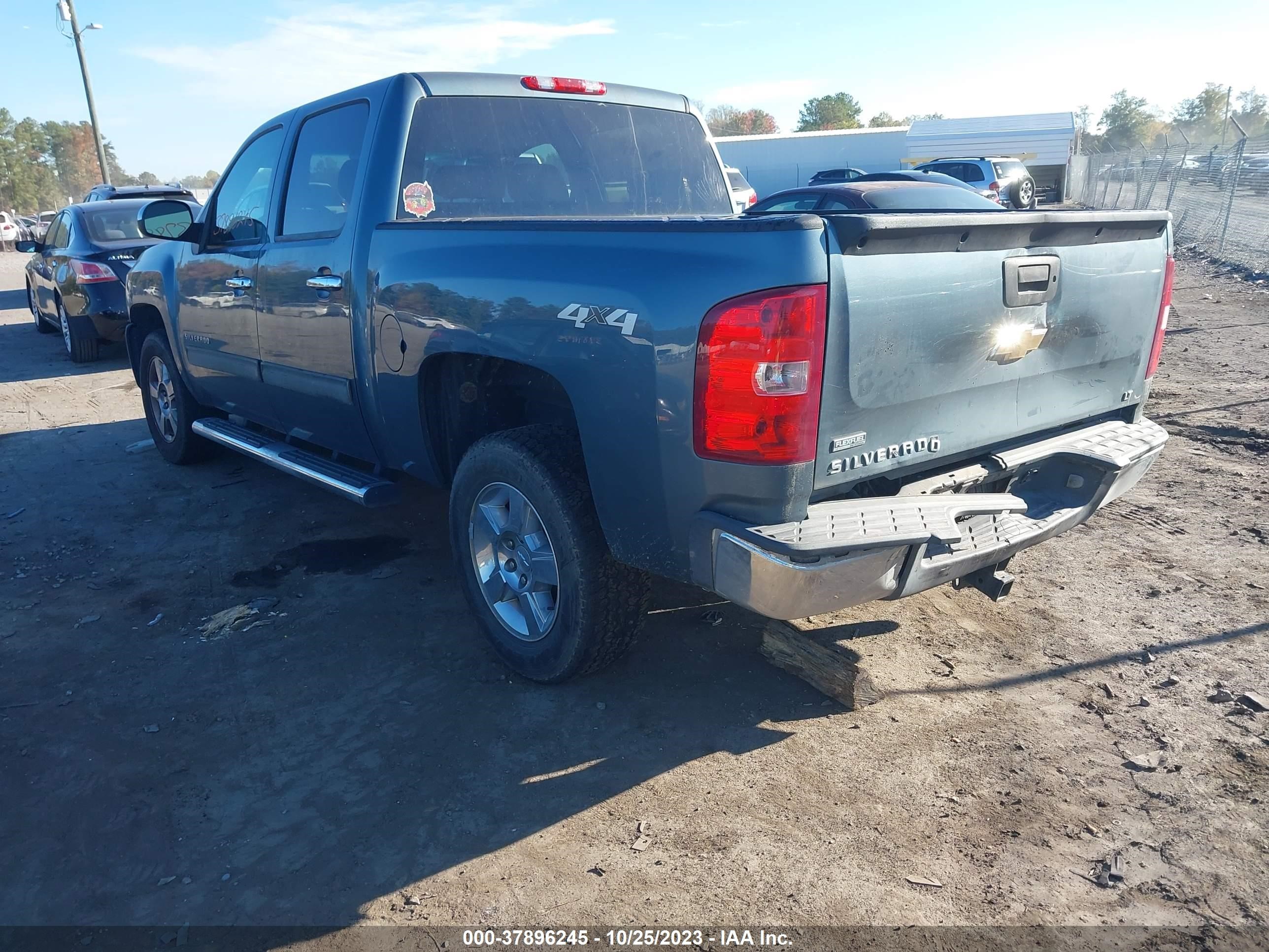 Photo 2 VIN: 3GCPKSE30BG396792 - CHEVROLET SILVERADO 