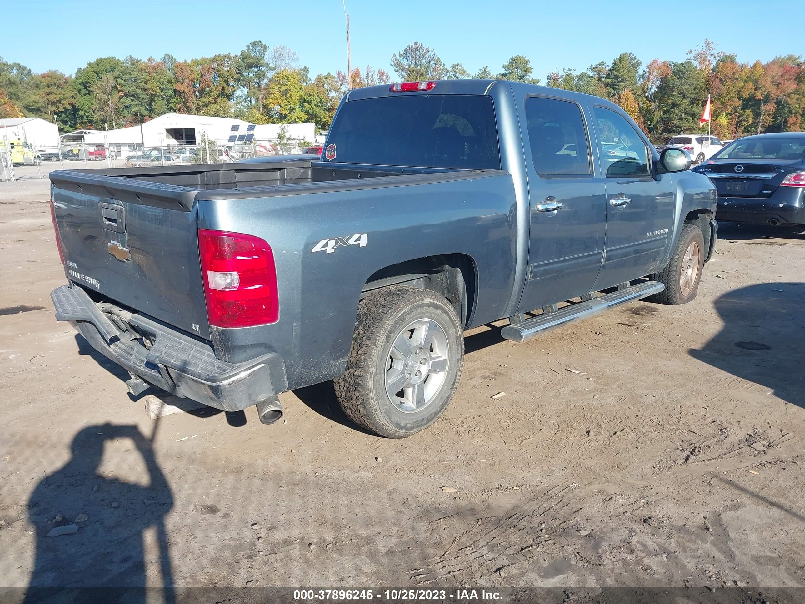 Photo 3 VIN: 3GCPKSE30BG396792 - CHEVROLET SILVERADO 