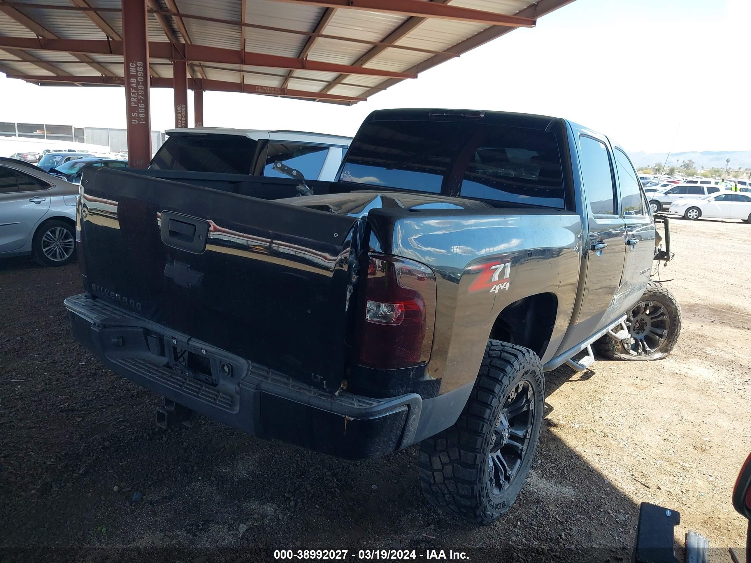 Photo 3 VIN: 3GCPKSE32BG157132 - CHEVROLET SILVERADO 