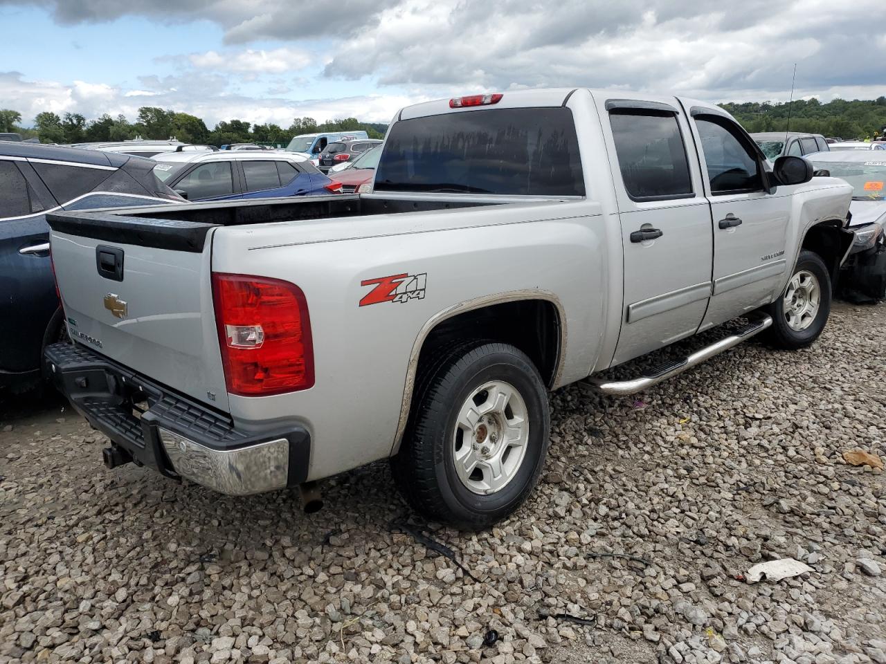 Photo 2 VIN: 3GCPKSE32BG186646 - CHEVROLET SILVERADO 