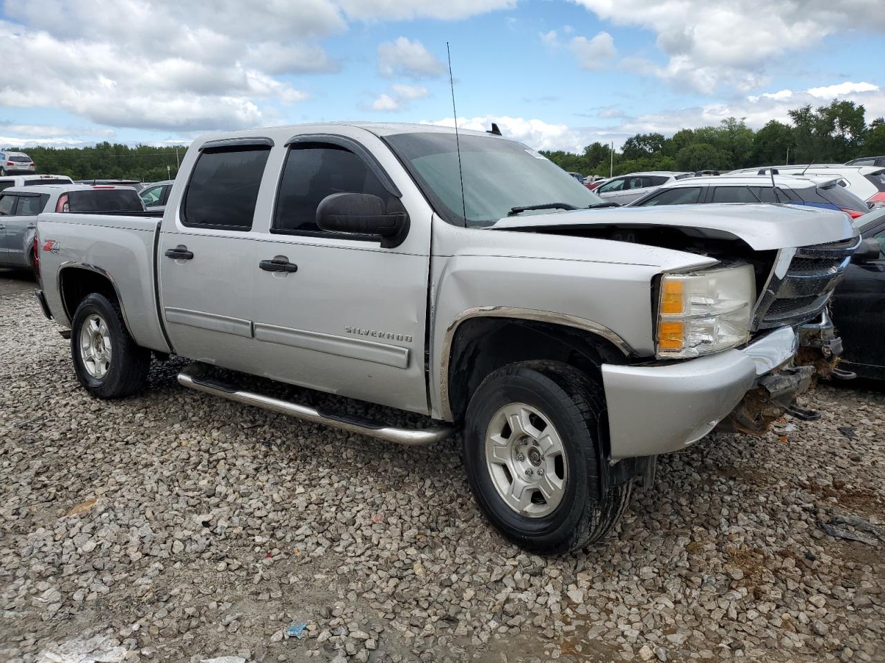 Photo 3 VIN: 3GCPKSE32BG186646 - CHEVROLET SILVERADO 