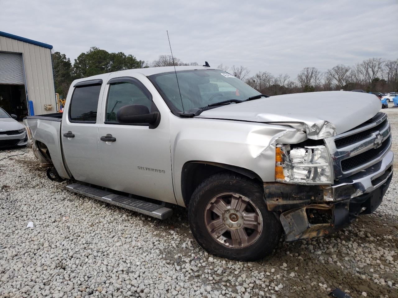 Photo 3 VIN: 3GCPKSE32BG267758 - CHEVROLET SILVERADO 