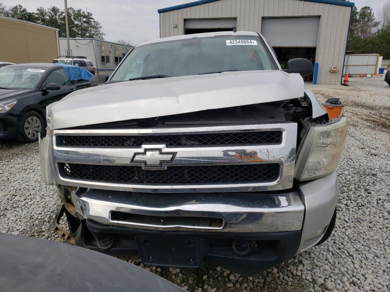 Photo 4 VIN: 3GCPKSE32BG267758 - CHEVROLET SILVERADO 