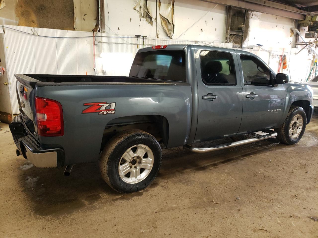 Photo 2 VIN: 3GCPKSE35BG322879 - CHEVROLET SILVERADO 