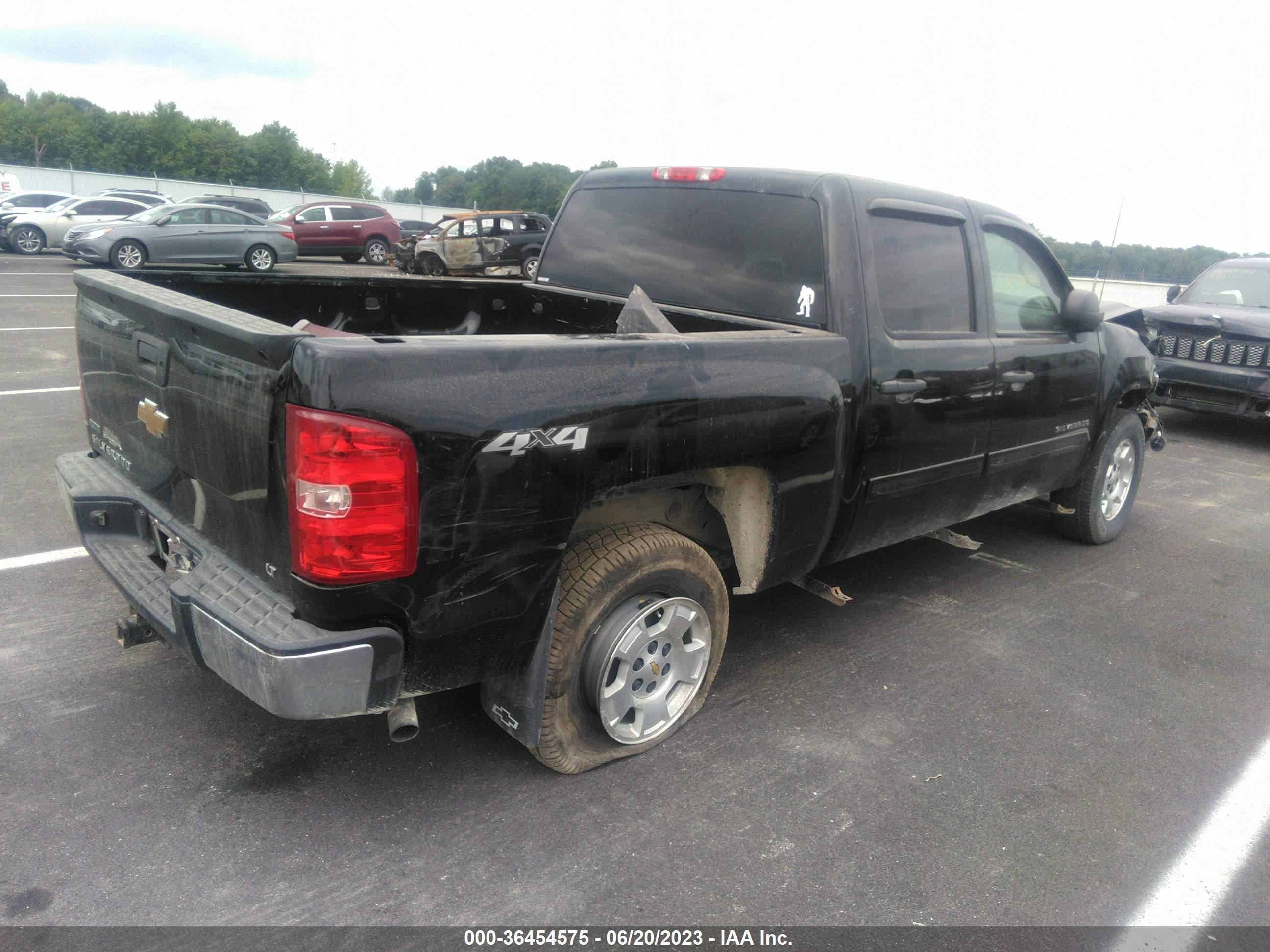 Photo 3 VIN: 3GCPKSE35BG341240 - CHEVROLET SILVERADO 