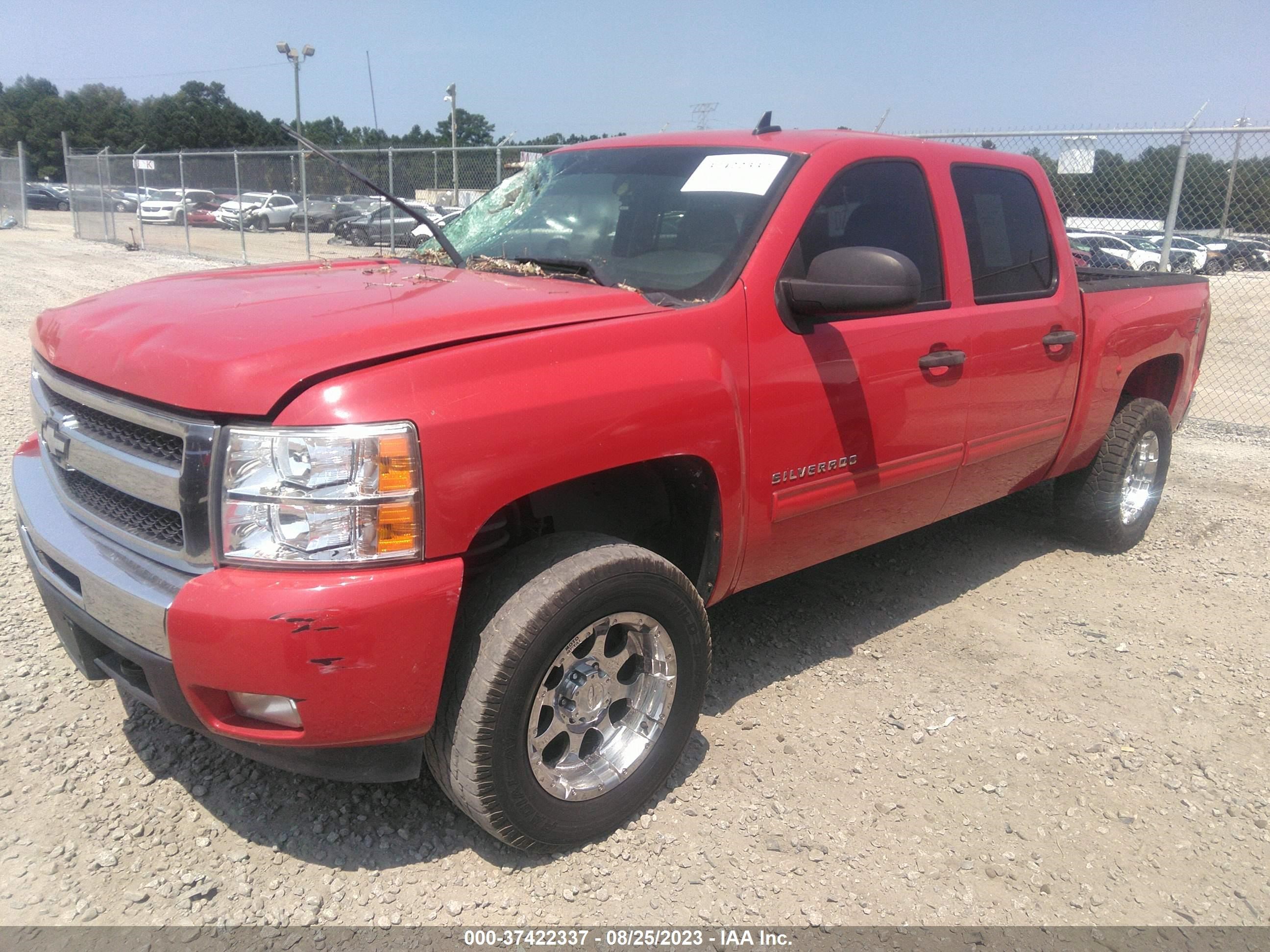 Photo 1 VIN: 3GCPKSE36BG364834 - CHEVROLET SILVERADO 