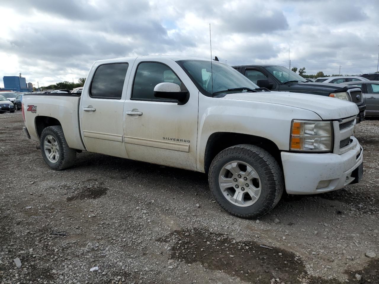 Photo 3 VIN: 3GCPKSE37BG140035 - CHEVROLET SILVERADO 