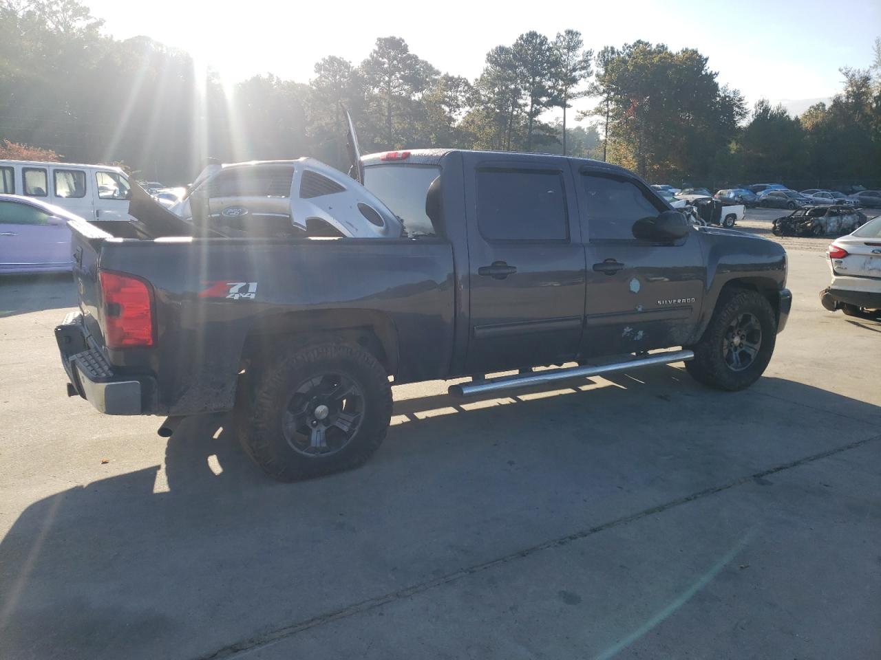 Photo 2 VIN: 3GCPKSE37BG246601 - CHEVROLET SILVERADO 