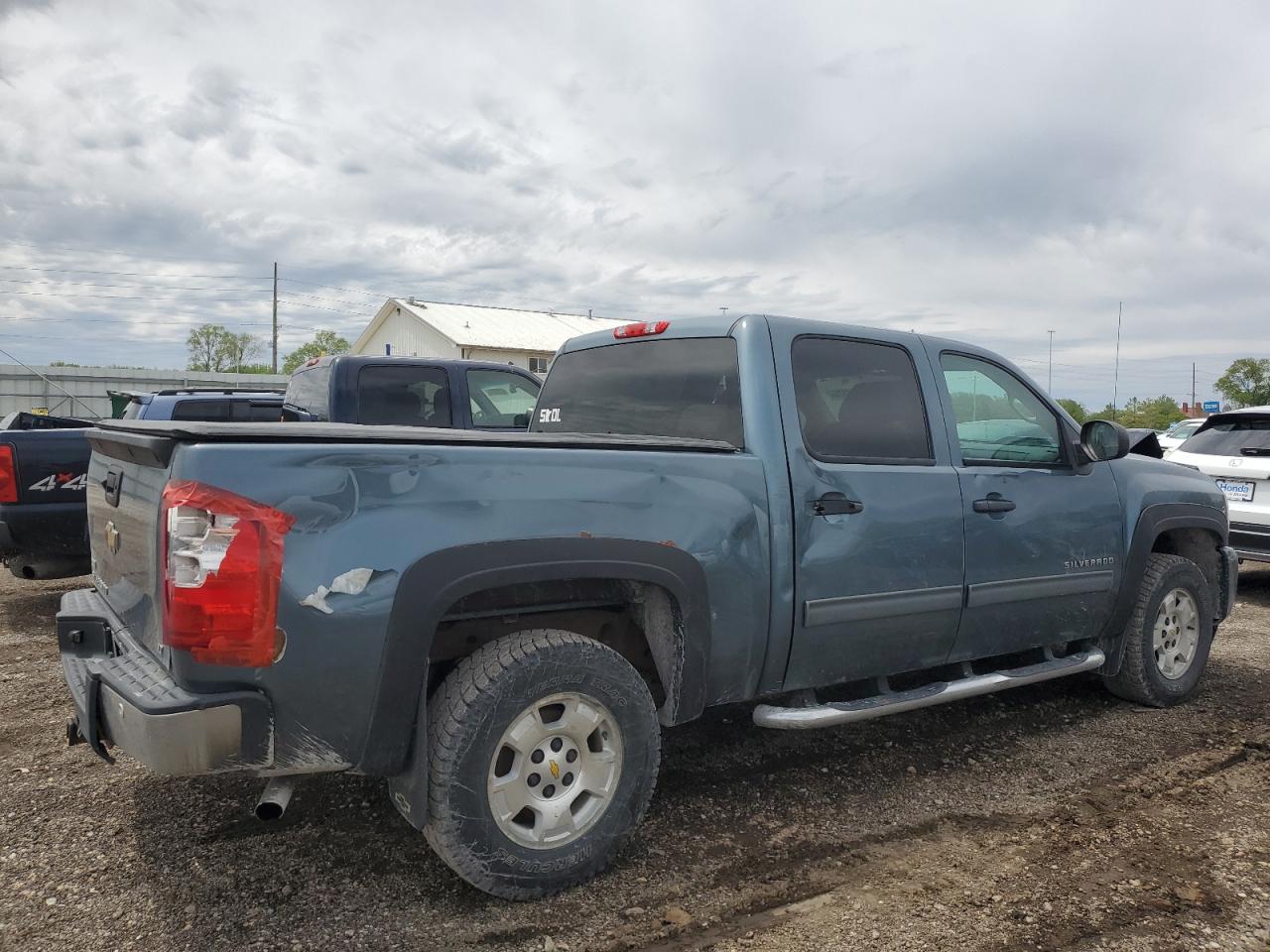 Photo 2 VIN: 3GCPKSE37BG341904 - CHEVROLET SILVERADO 