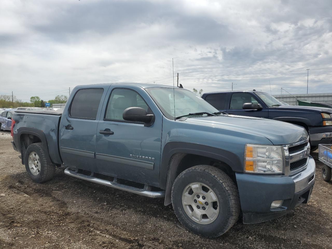 Photo 3 VIN: 3GCPKSE37BG341904 - CHEVROLET SILVERADO 