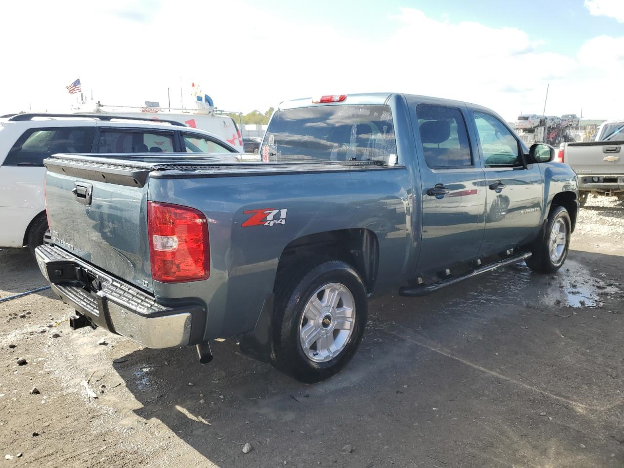 Photo 2 VIN: 3GCPKSE38BG342866 - CHEVROLET SILVERADO 