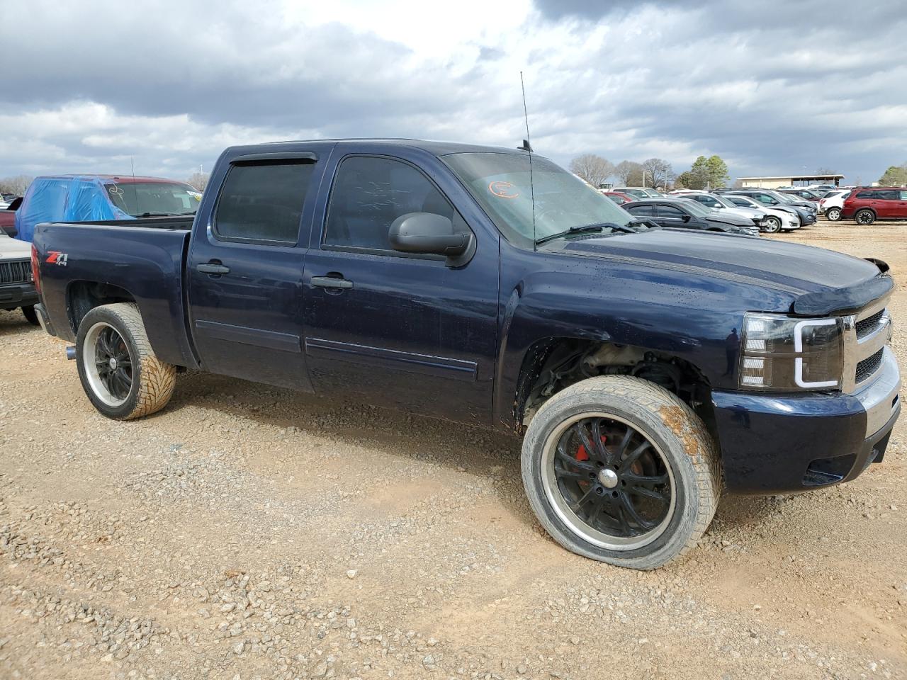 Photo 3 VIN: 3GCPKSE39BG140084 - CHEVROLET SILVERADO 