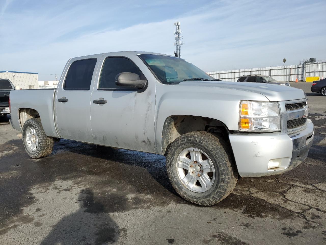 Photo 3 VIN: 3GCPKSE39BG235227 - CHEVROLET SILVERADO 