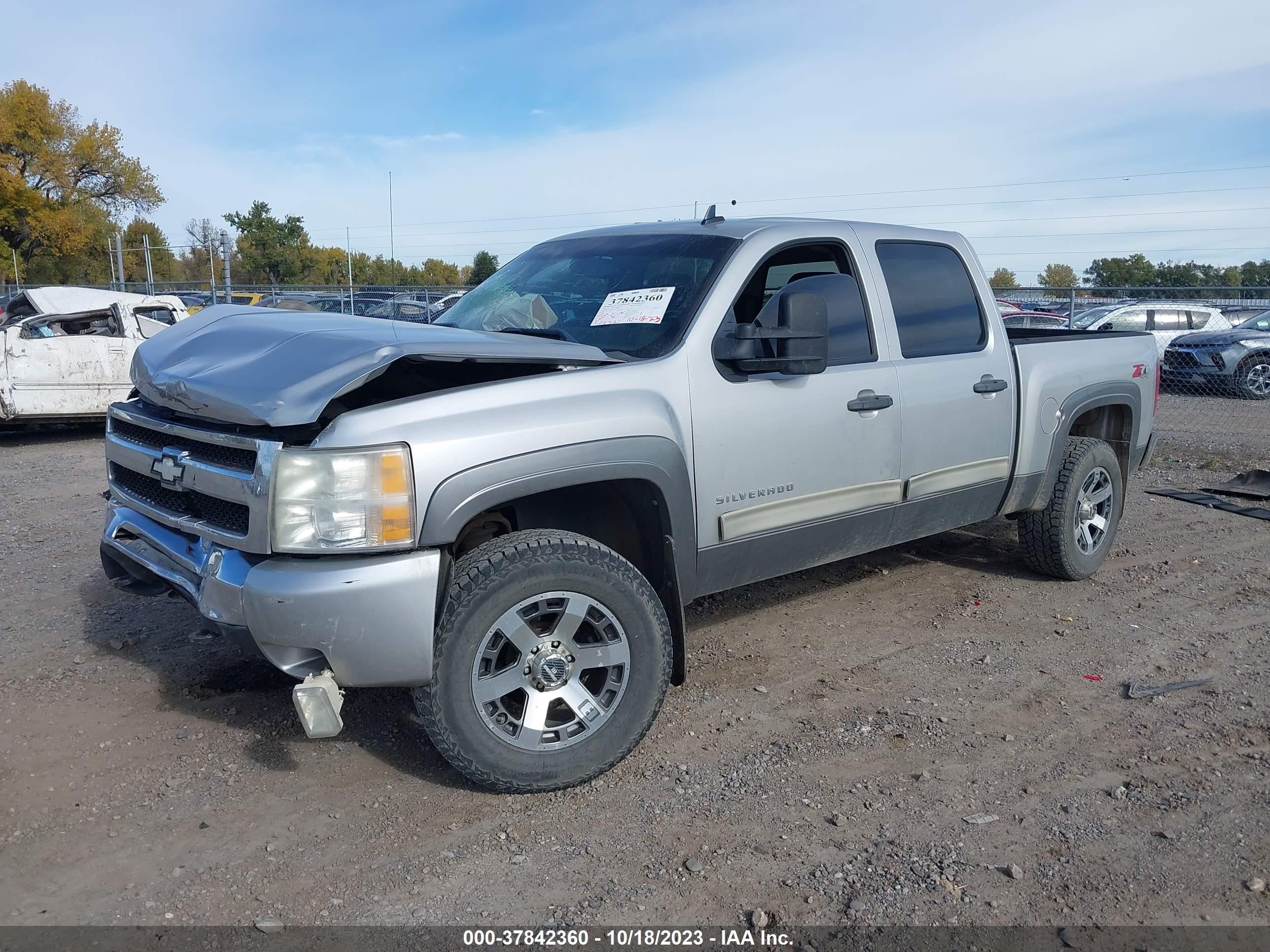 Photo 1 VIN: 3GCPKSE3XBG138604 - CHEVROLET SILVERADO 