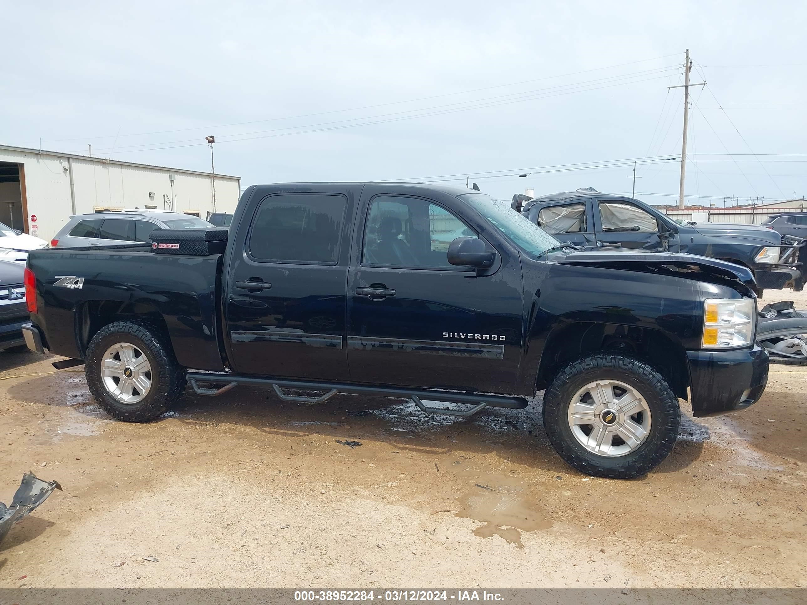 Photo 12 VIN: 3GCPKSE3XBG244003 - CHEVROLET SILVERADO 