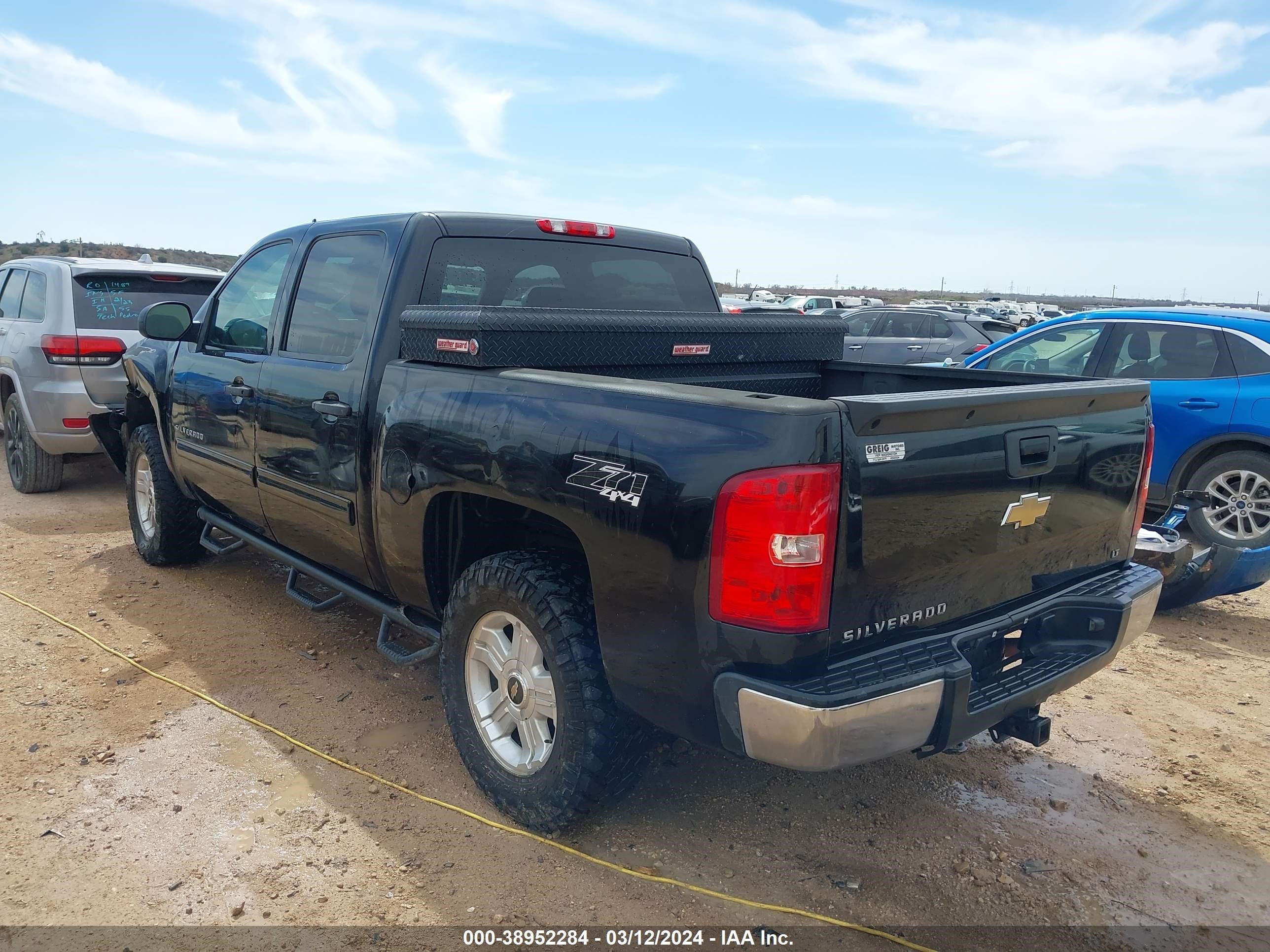 Photo 2 VIN: 3GCPKSE3XBG244003 - CHEVROLET SILVERADO 