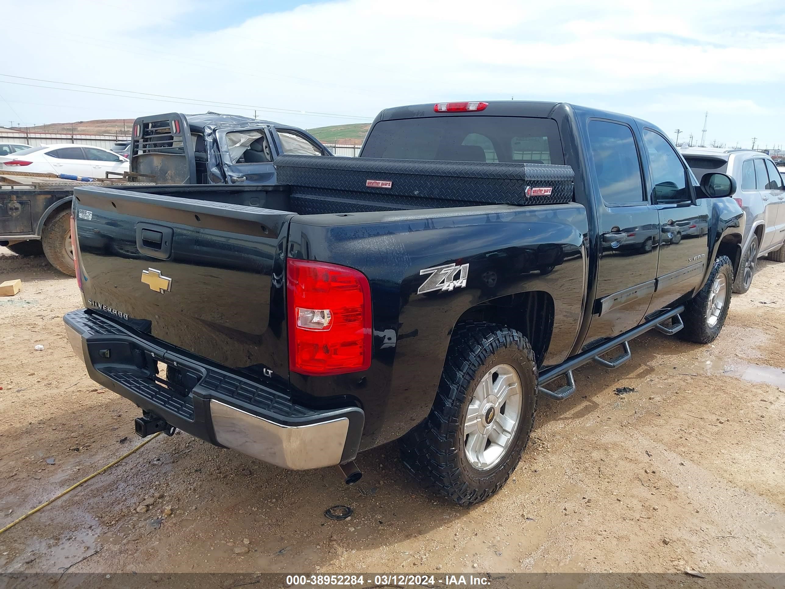 Photo 3 VIN: 3GCPKSE3XBG244003 - CHEVROLET SILVERADO 