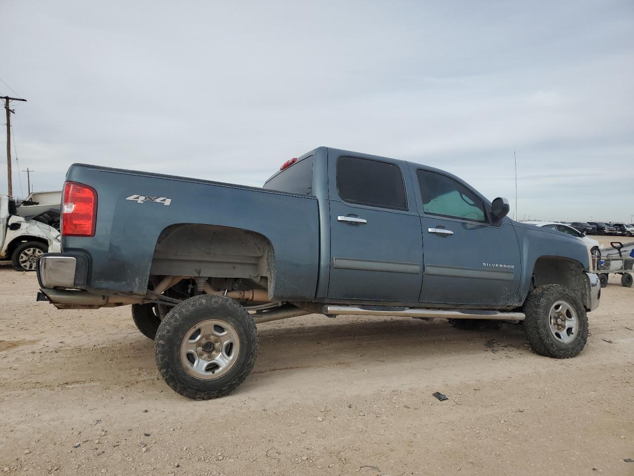 Photo 2 VIN: 3GCPKSE70DG180558 - CHEVROLET SILVERADO 