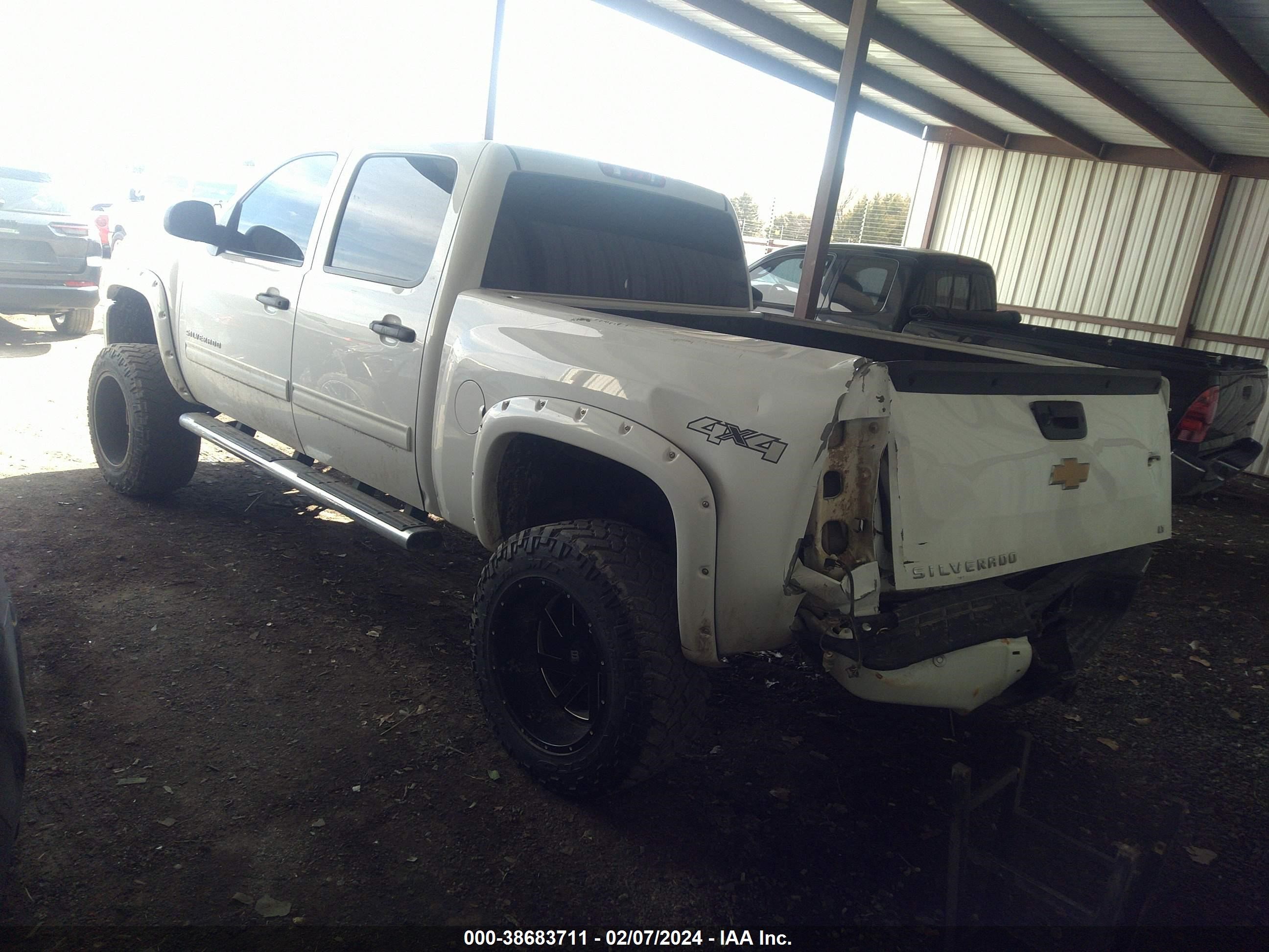 Photo 2 VIN: 3GCPKSE70DG262922 - CHEVROLET SILVERADO 