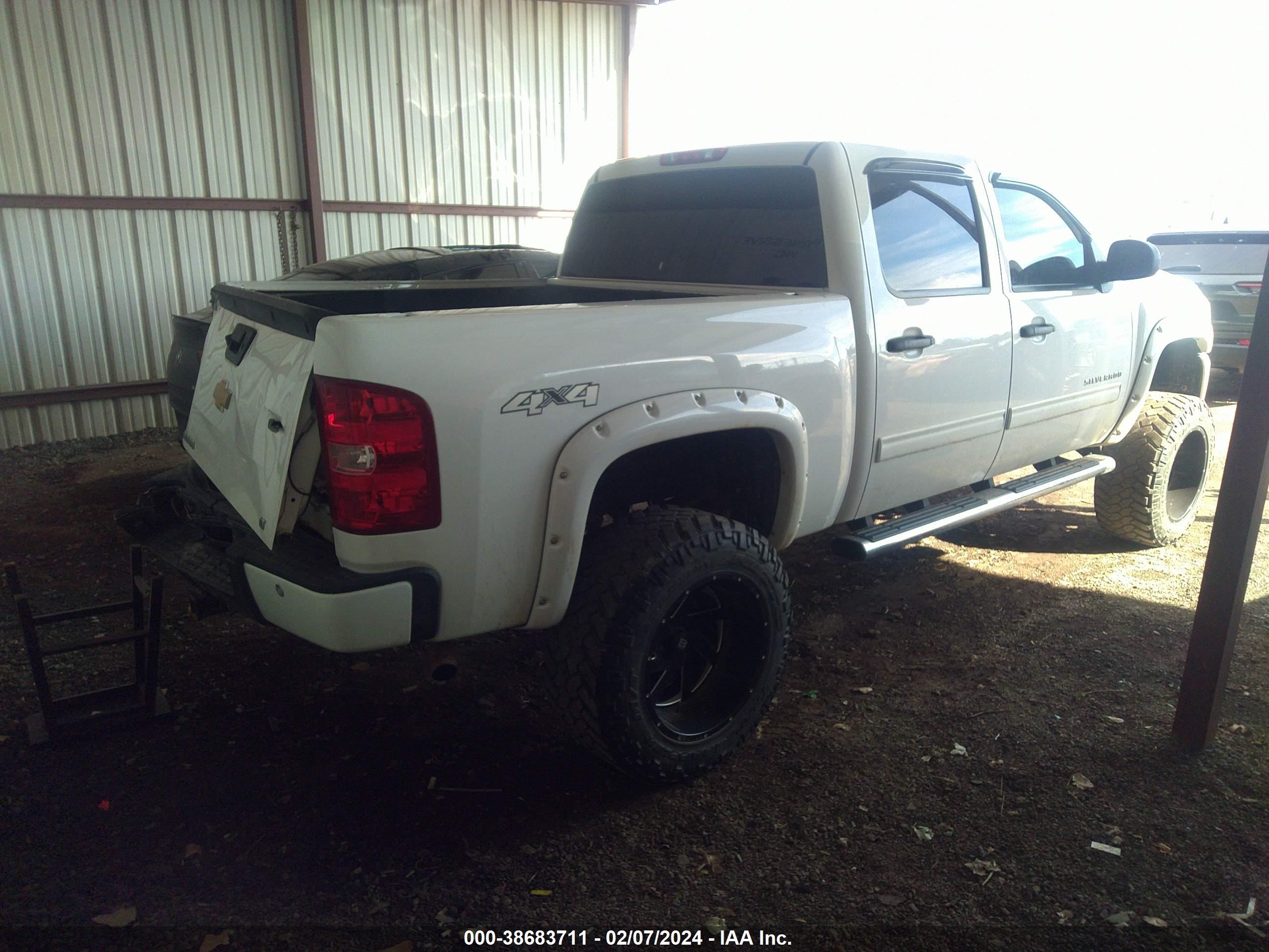 Photo 3 VIN: 3GCPKSE70DG262922 - CHEVROLET SILVERADO 