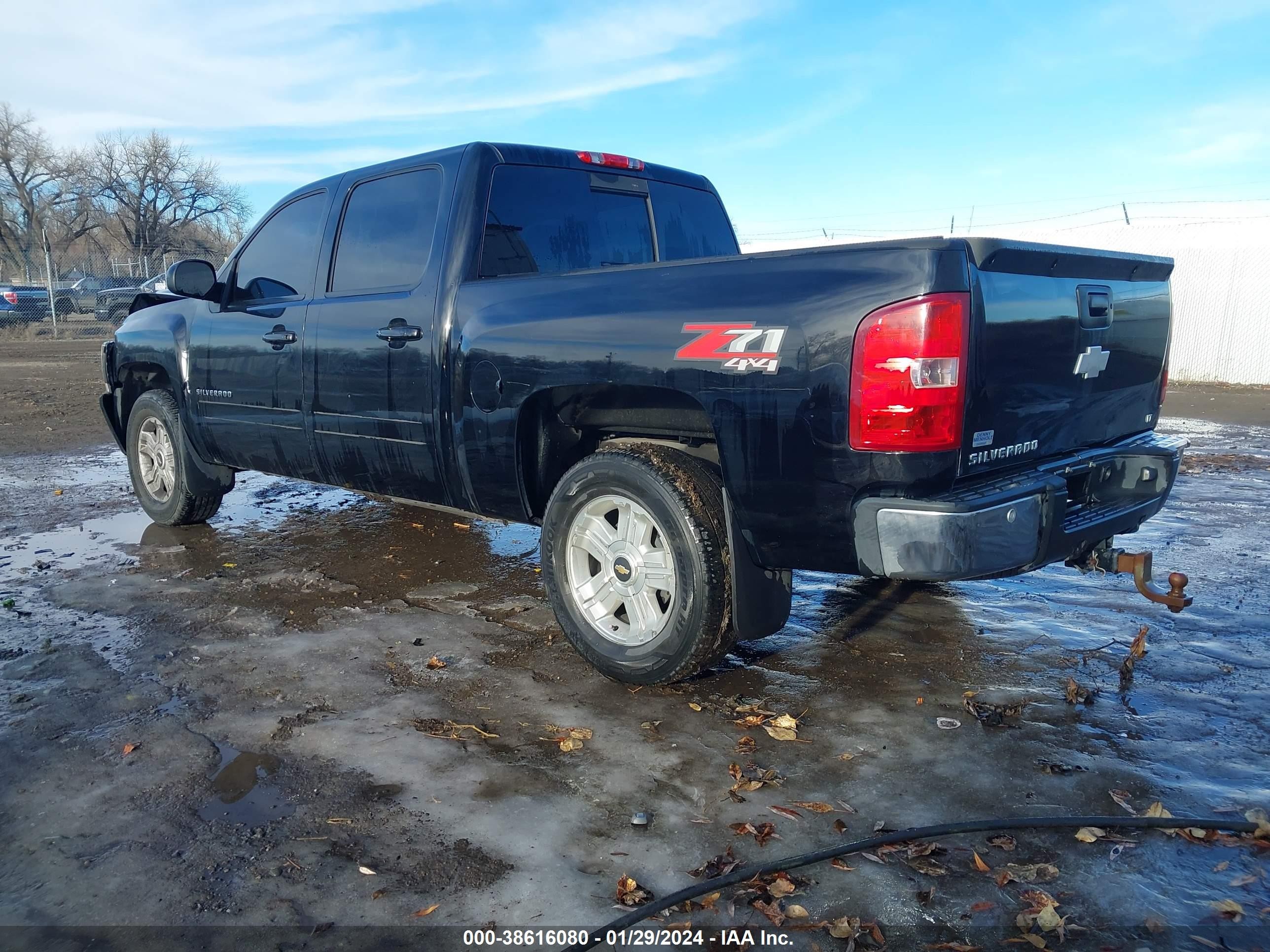 Photo 2 VIN: 3GCPKSE71CG305940 - CHEVROLET SILVERADO 