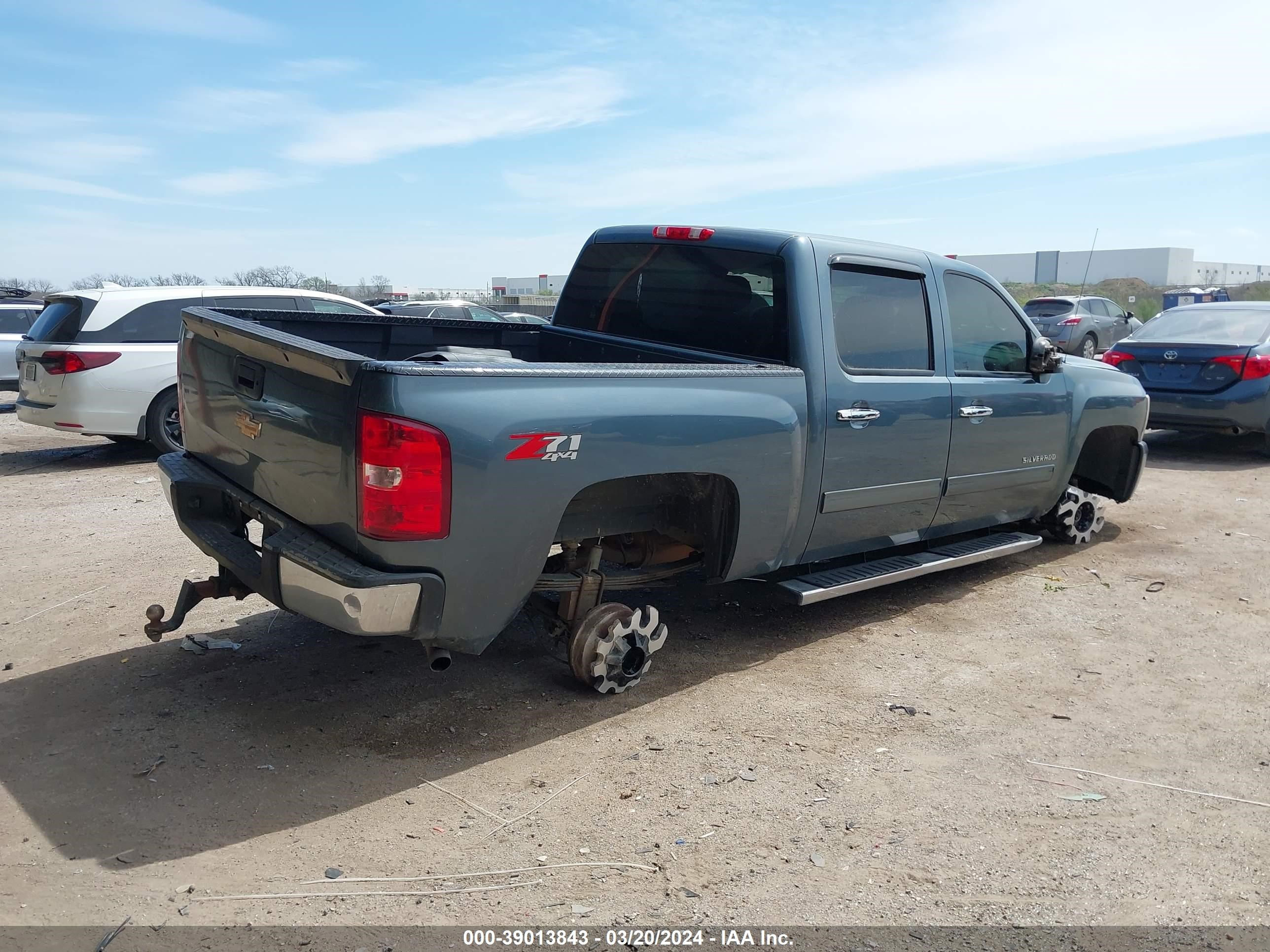 Photo 3 VIN: 3GCPKSE71DG104301 - CHEVROLET SILVERADO 