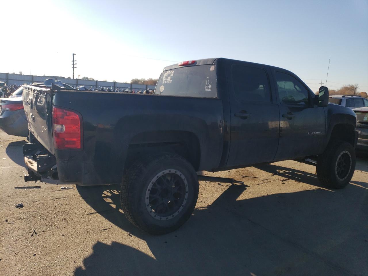 Photo 2 VIN: 3GCPKSE72CG266923 - CHEVROLET SILVERADO 