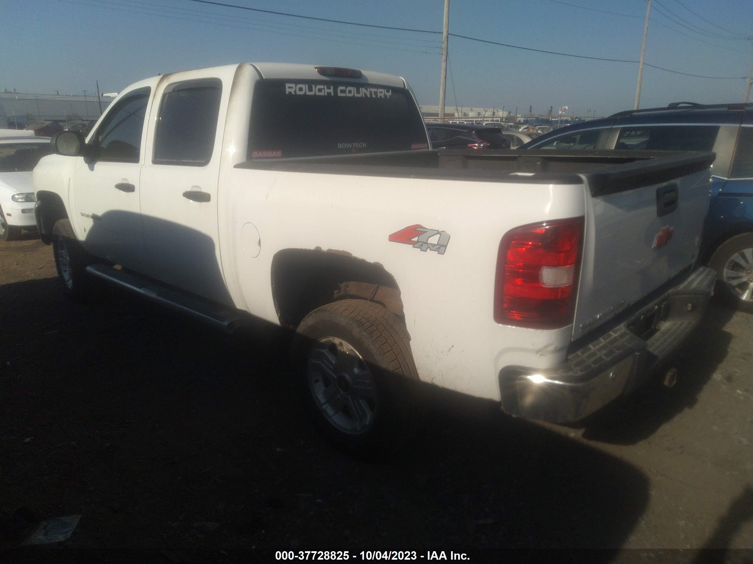 Photo 2 VIN: 3GCPKSE72DG158058 - CHEVROLET SILVERADO 