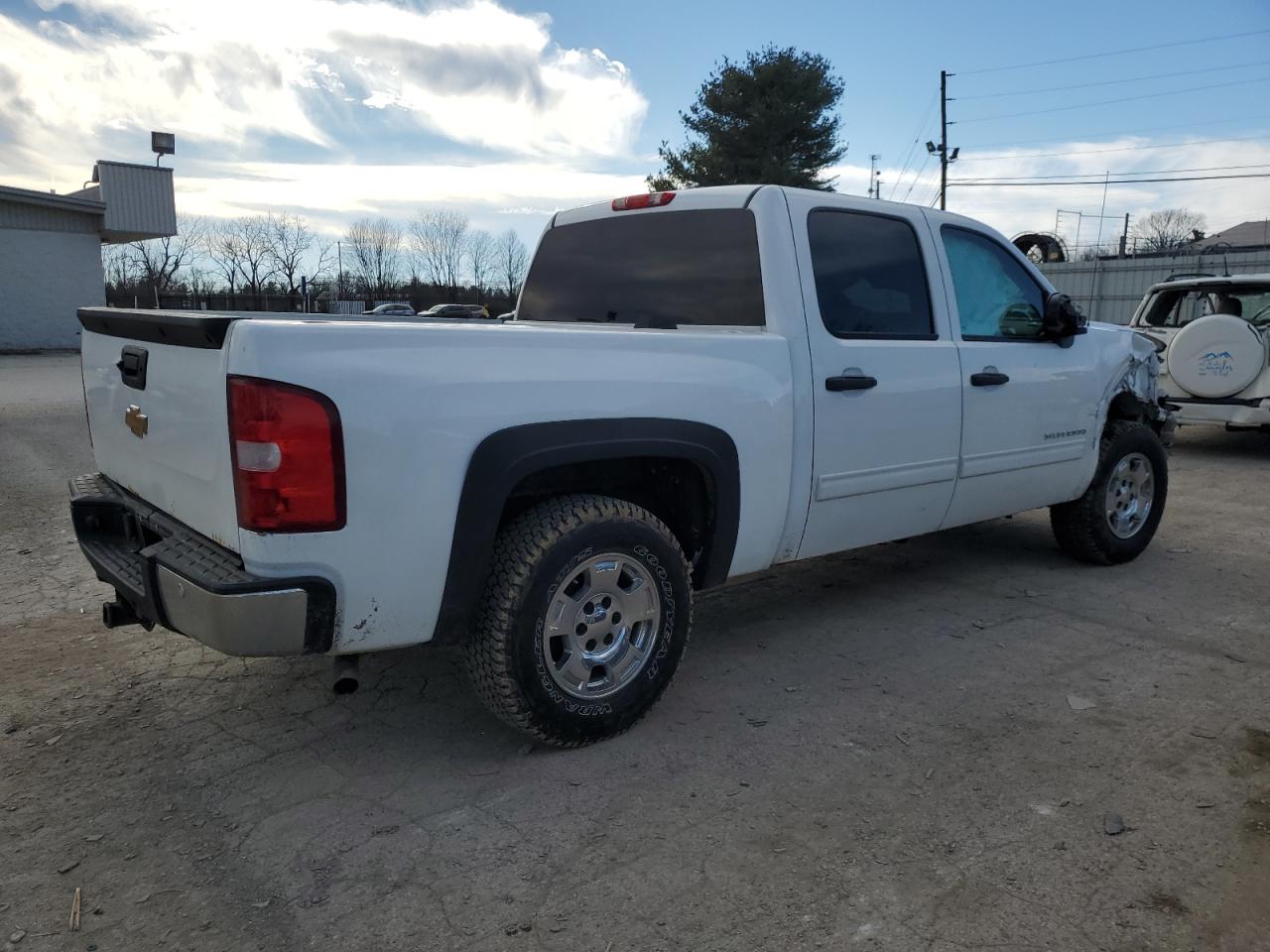 Photo 2 VIN: 3GCPKSE73DG240381 - CHEVROLET SILVERADO 