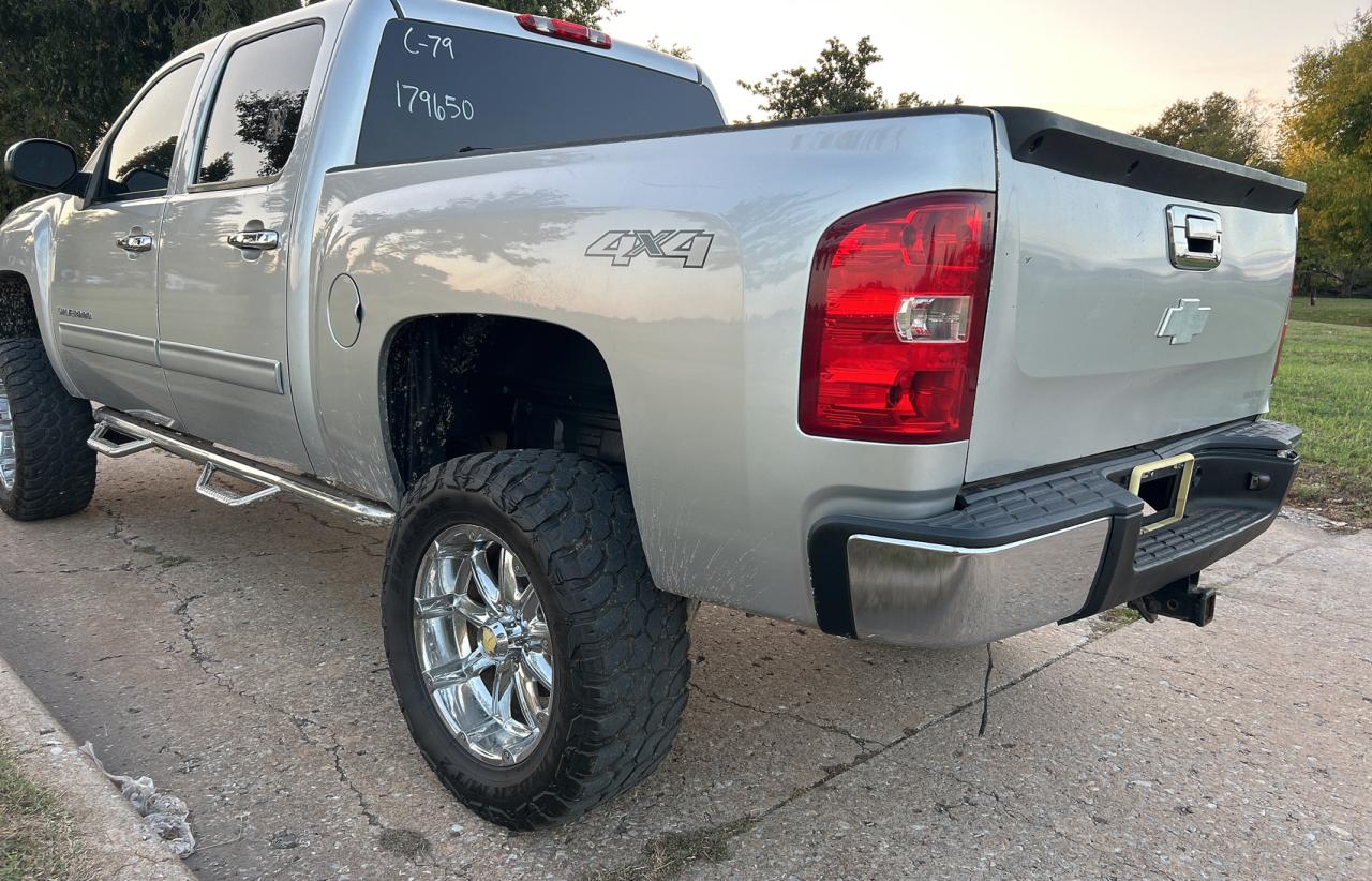 Photo 2 VIN: 3GCPKSE78DG247732 - CHEVROLET SILVERADO 