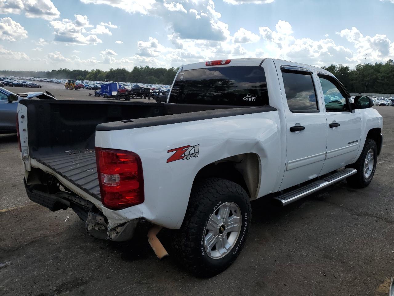 Photo 2 VIN: 3GCPKSE79DG239493 - CHEVROLET SILVERADO 