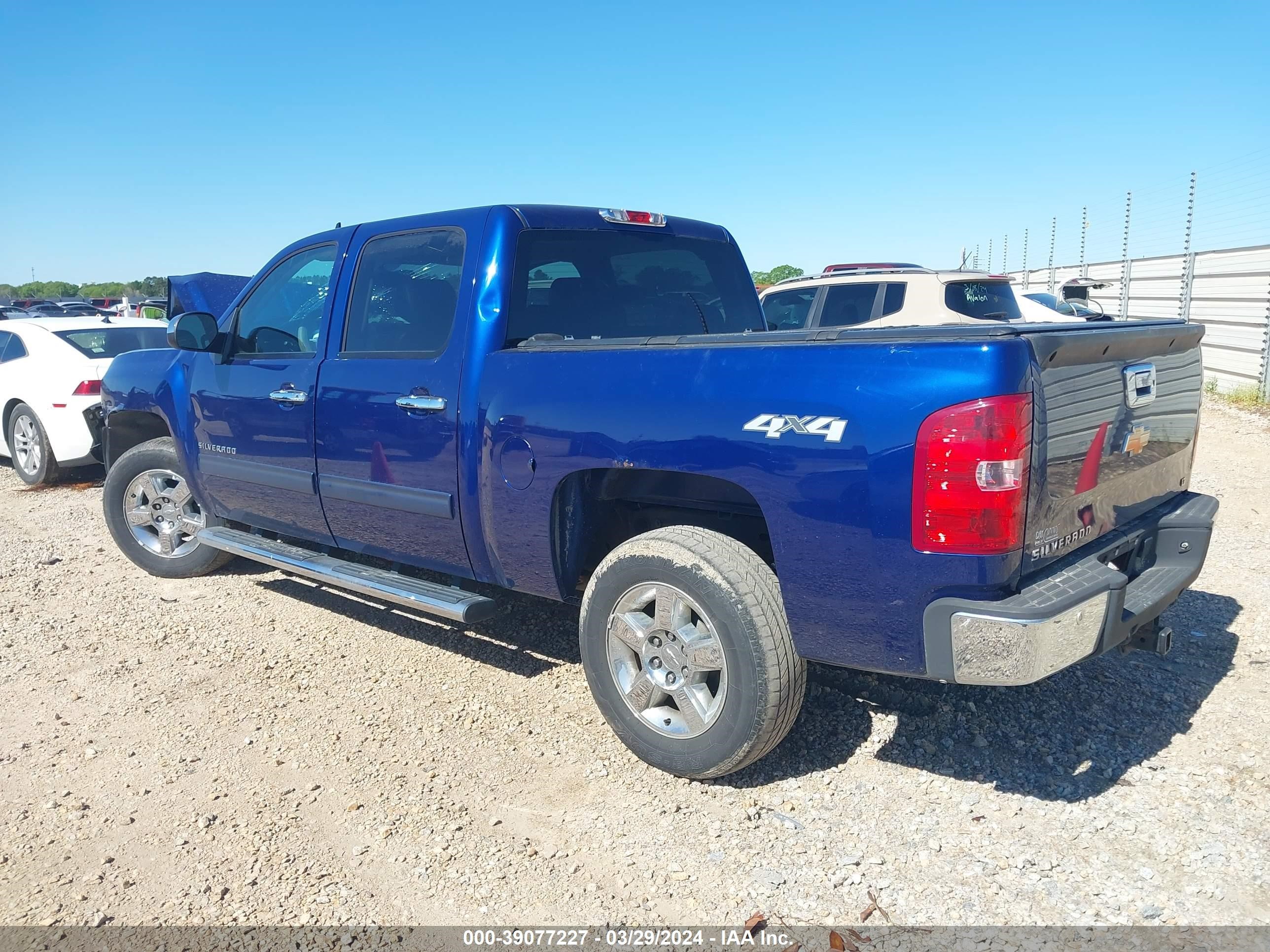 Photo 2 VIN: 3GCPKSE7XDG133375 - CHEVROLET SILVERADO 