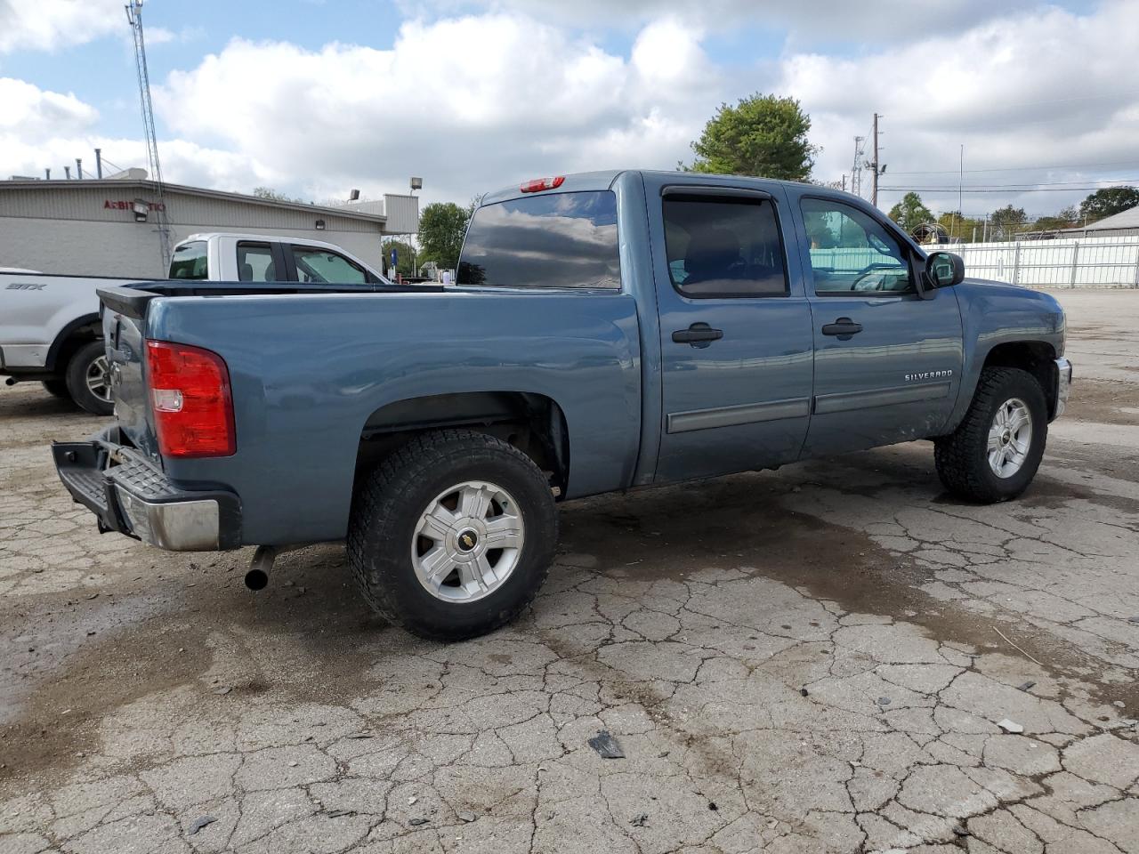 Photo 2 VIN: 3GCPKSE7XDG232844 - CHEVROLET SILVERADO 