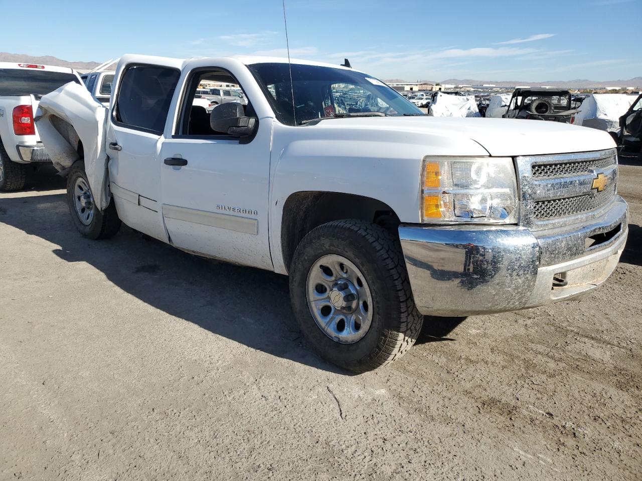 Photo 3 VIN: 3GCPKSEA4DG111464 - CHEVROLET SILVERADO 