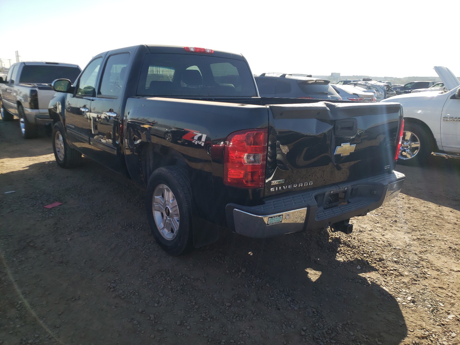 Photo 2 VIN: 3GCPKTE31BG366920 - CHEVROLET SILVERADO 