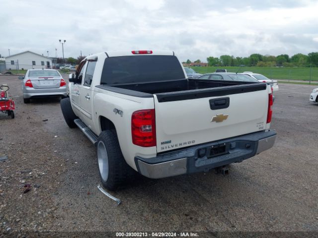 Photo 2 VIN: 3GCPKTE35BG149242 - CHEVROLET SILVERADO 