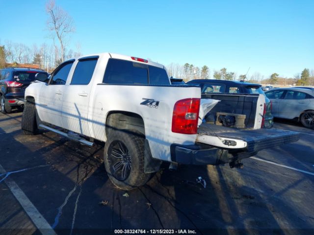 Photo 2 VIN: 3GCPKTE36BG313114 - CHEVROLET SILVERADO 