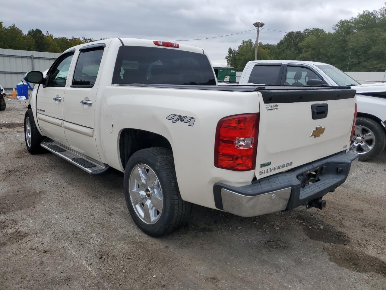 Photo 1 VIN: 3GCPKTE38BG174734 - CHEVROLET SILVERADO 