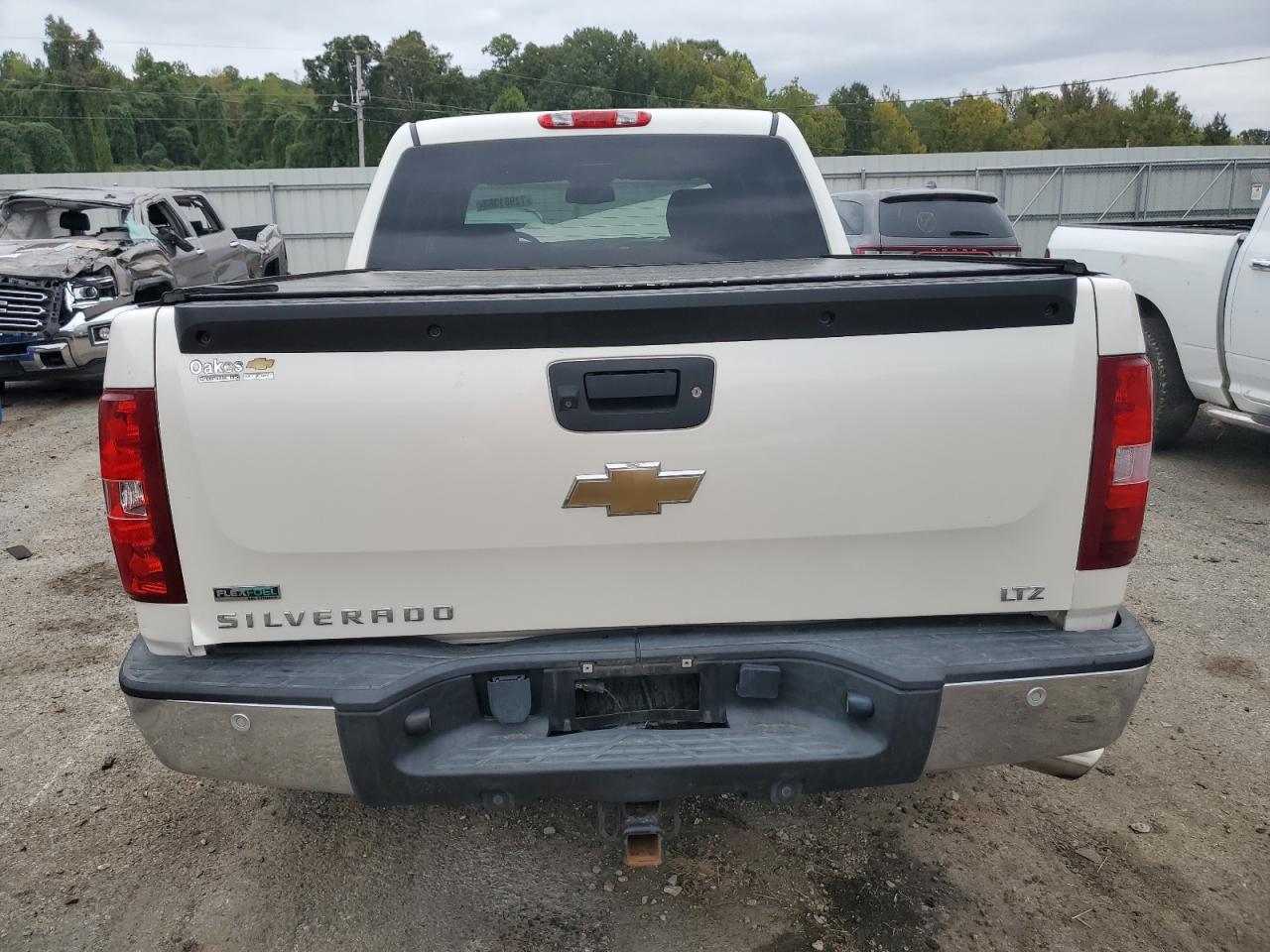 Photo 5 VIN: 3GCPKTE38BG174734 - CHEVROLET SILVERADO 