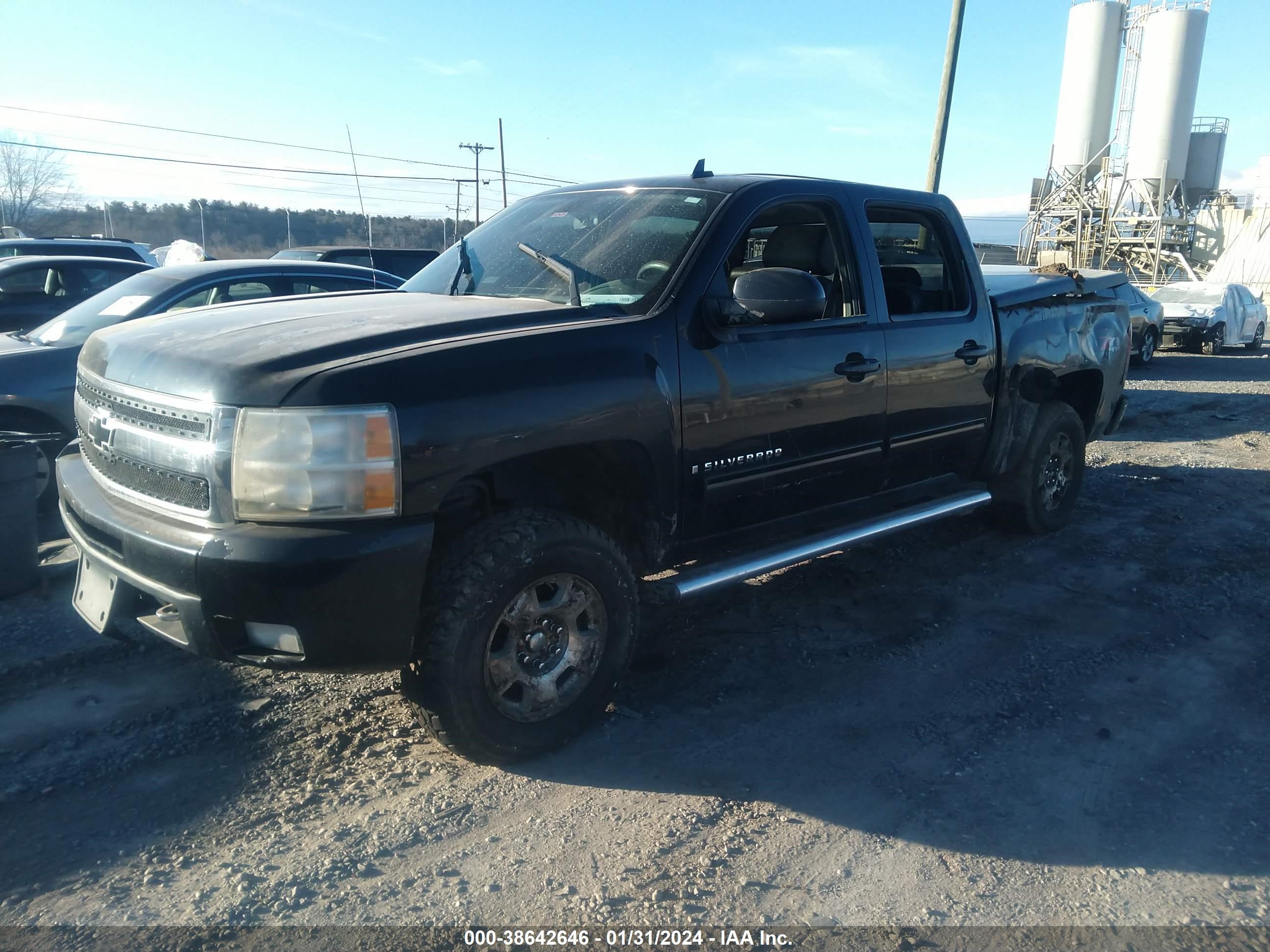 Photo 1 VIN: 3GCPKTE3XBG138737 - CHEVROLET SILVERADO 