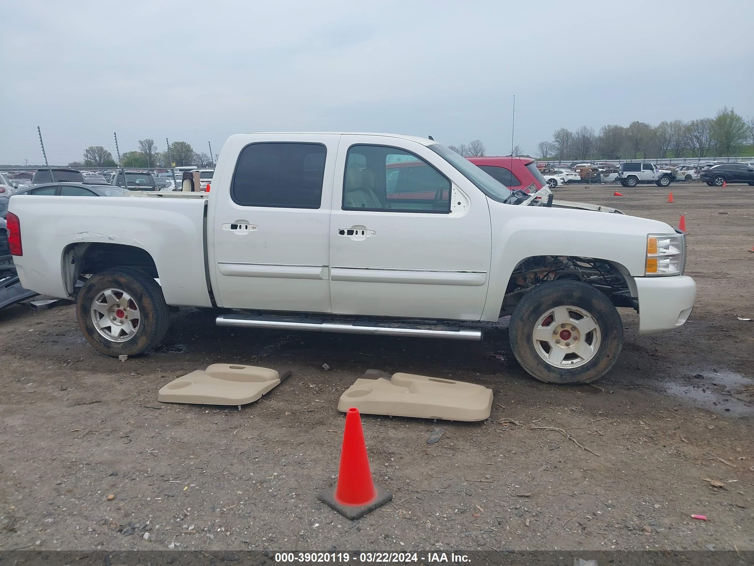 Photo 12 VIN: 3GCPKTE73DG344441 - CHEVROLET SILVERADO 