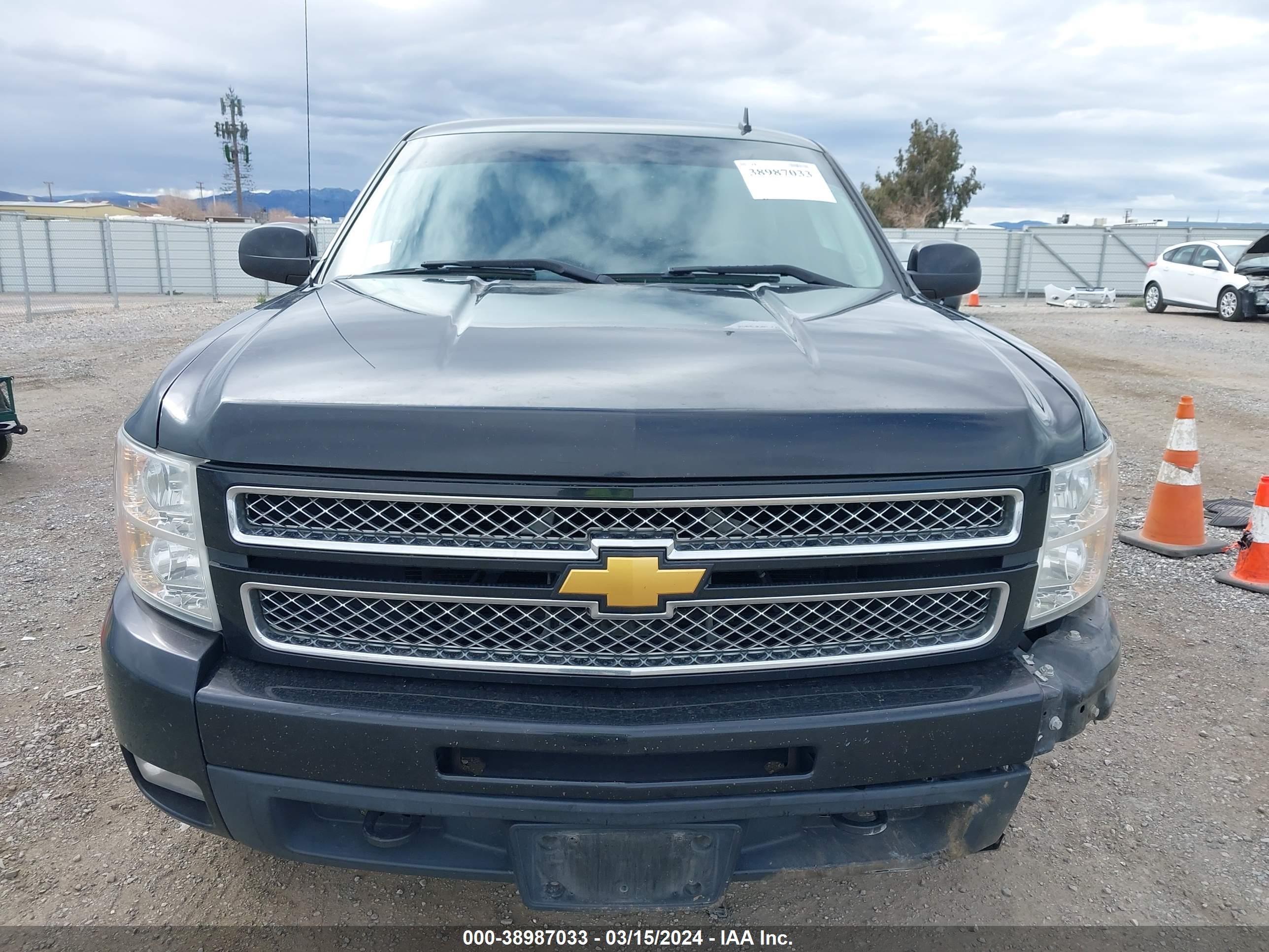 Photo 11 VIN: 3GCPKTE74DG231744 - CHEVROLET SILVERADO 