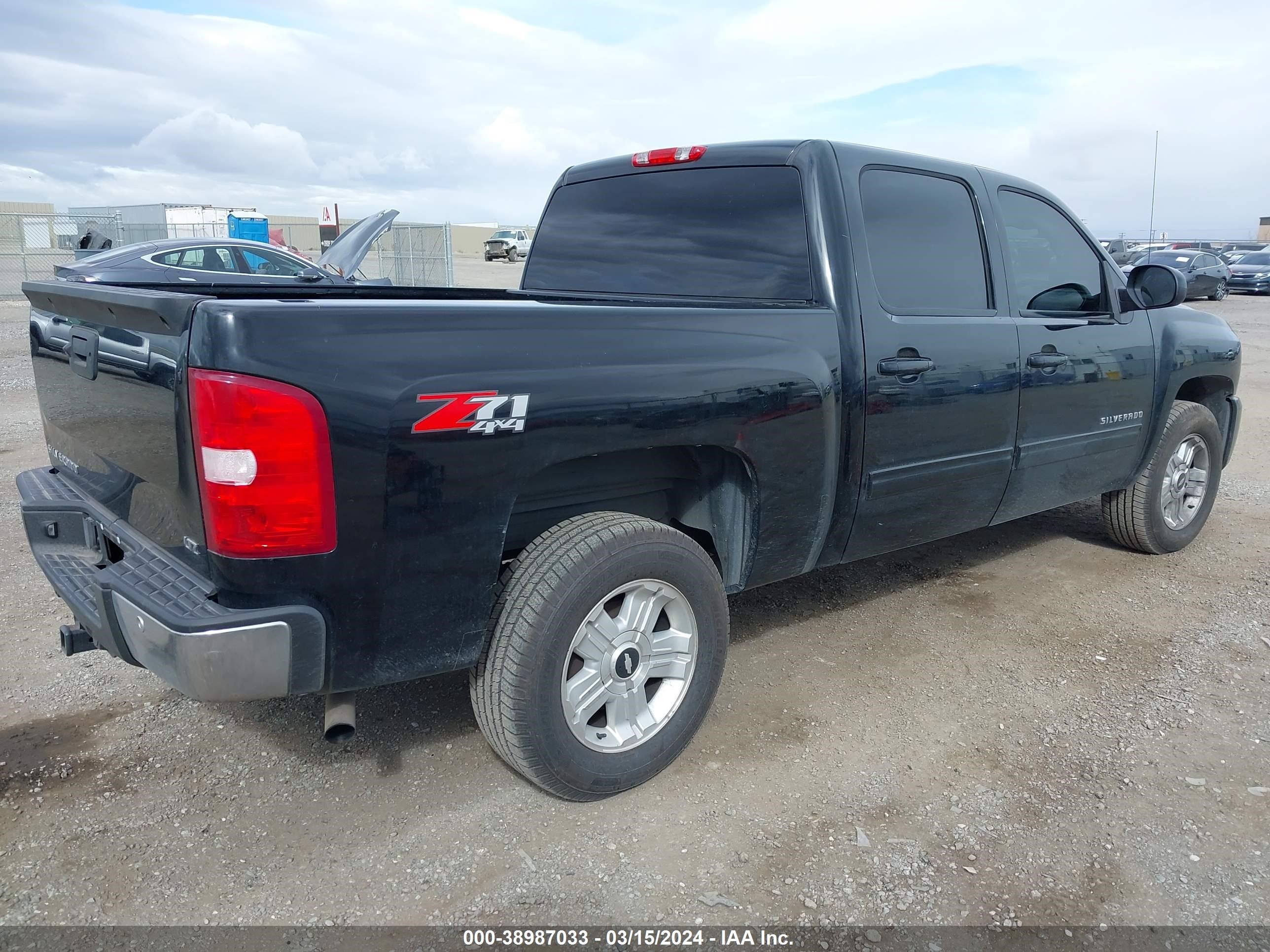 Photo 3 VIN: 3GCPKTE74DG231744 - CHEVROLET SILVERADO 