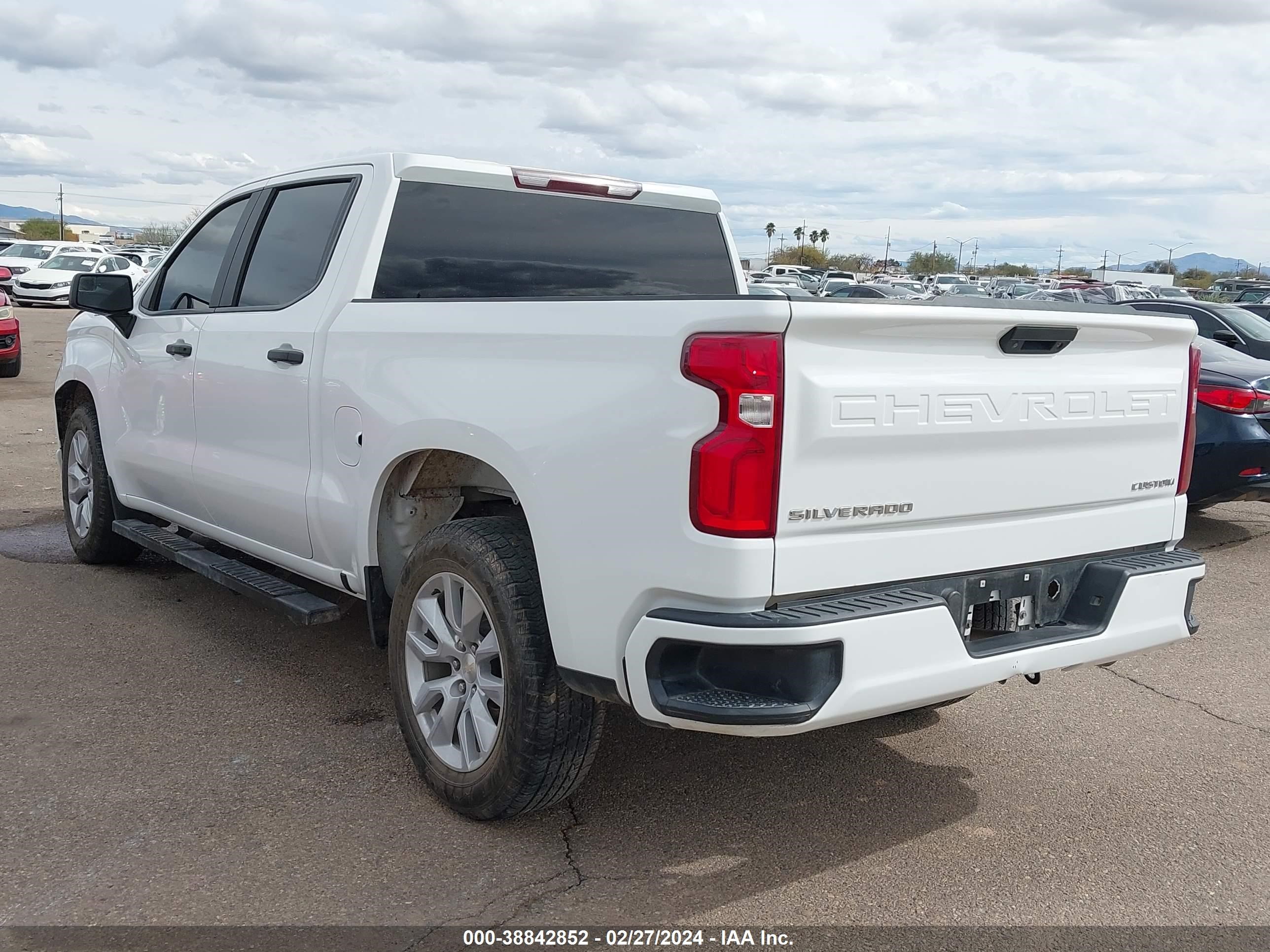 Photo 2 VIN: 3GCPWBEH8KG142098 - CHEVROLET SILVERADO 